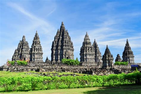  Der Prambanan-Tempel! Ein monumentales Zeugnis buddhistischer Kunst und Architektur im 8. Jahrhundert Java